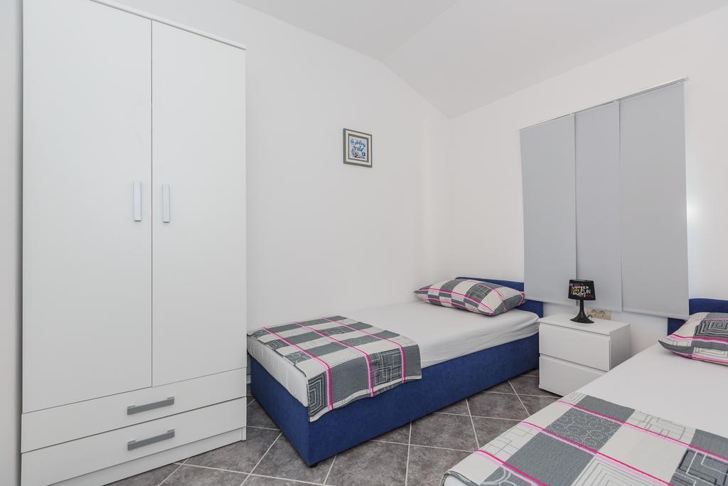 Apartments Viljac Trogir Kamer foto