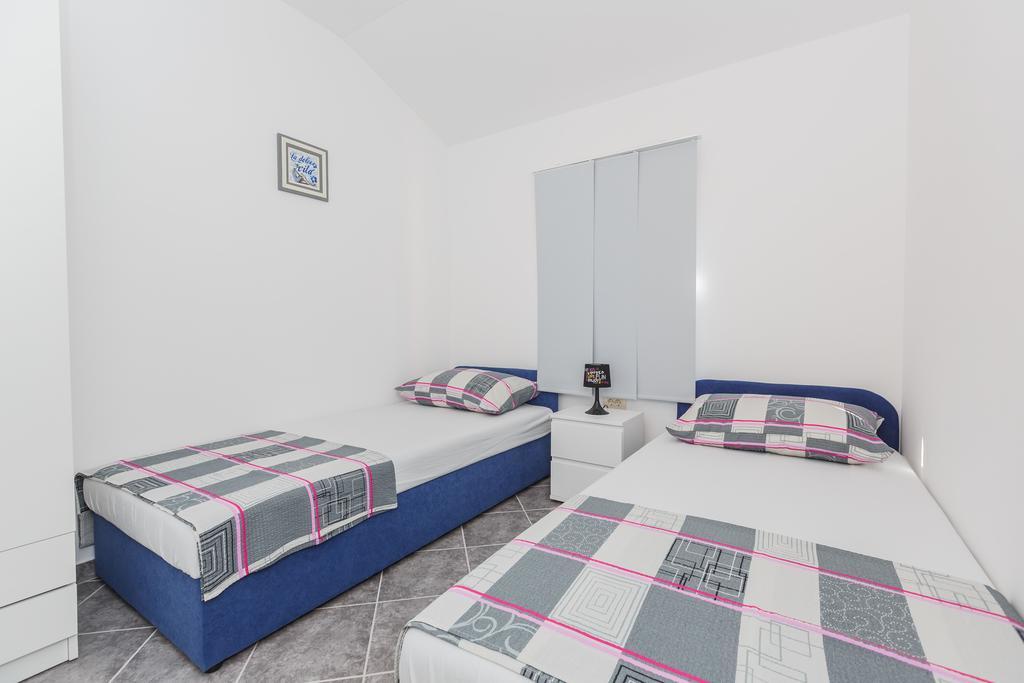 Apartments Viljac Trogir Kamer foto