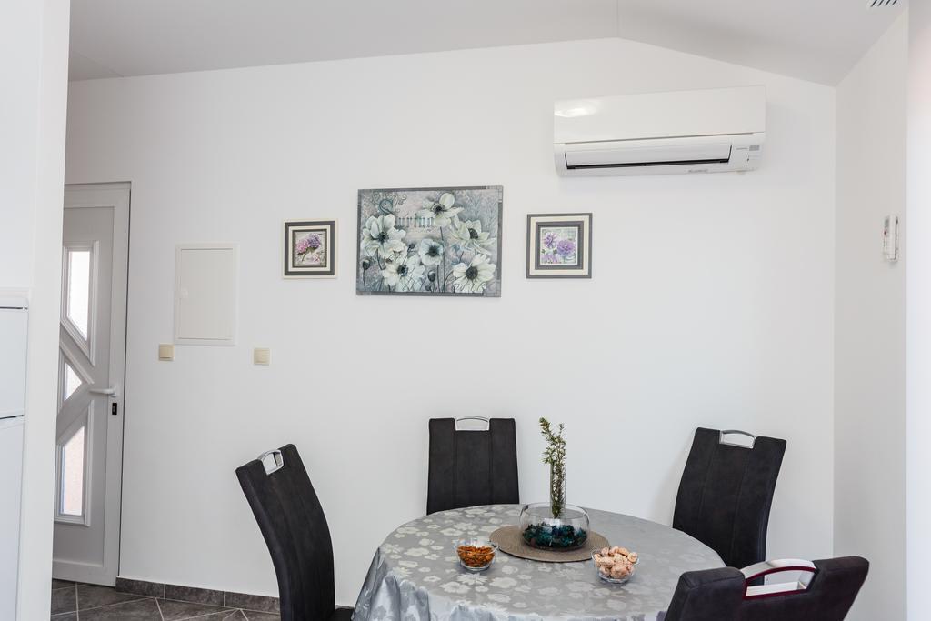 Apartments Viljac Trogir Kamer foto