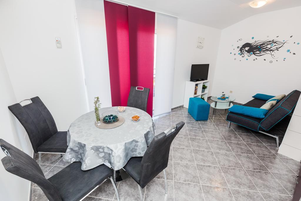 Apartments Viljac Trogir Kamer foto