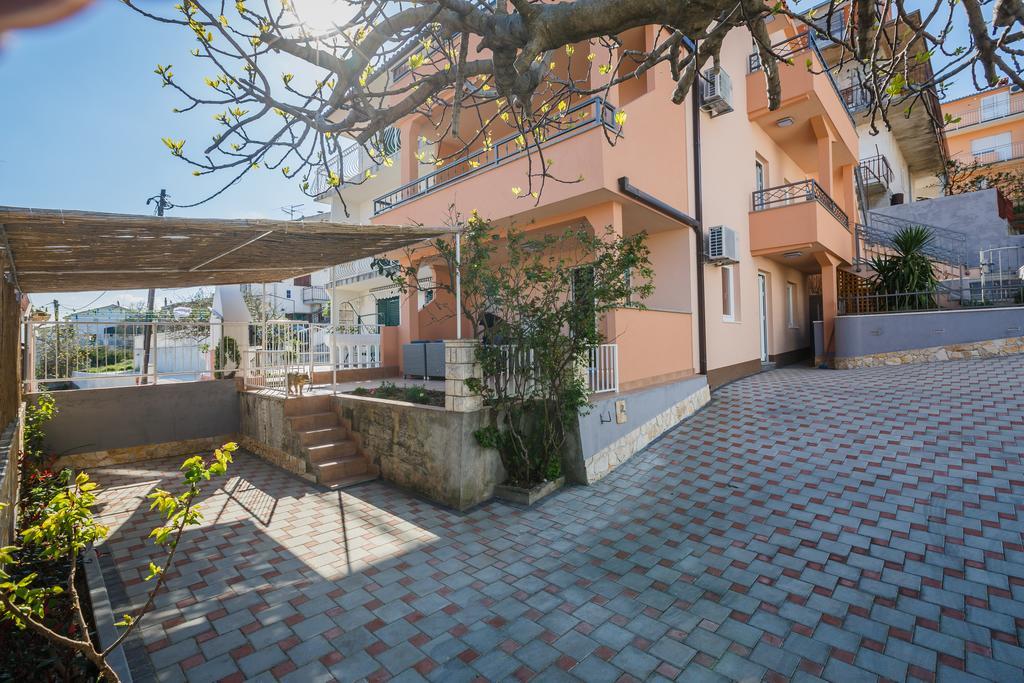 Apartments Viljac Trogir Buitenkant foto