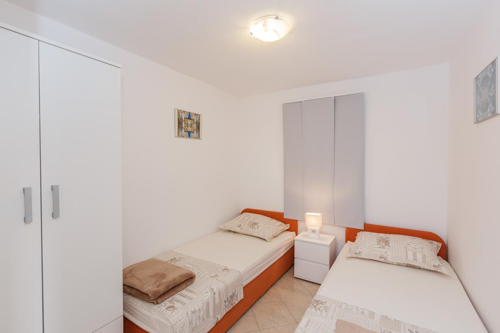 Apartments Viljac Trogir Kamer foto