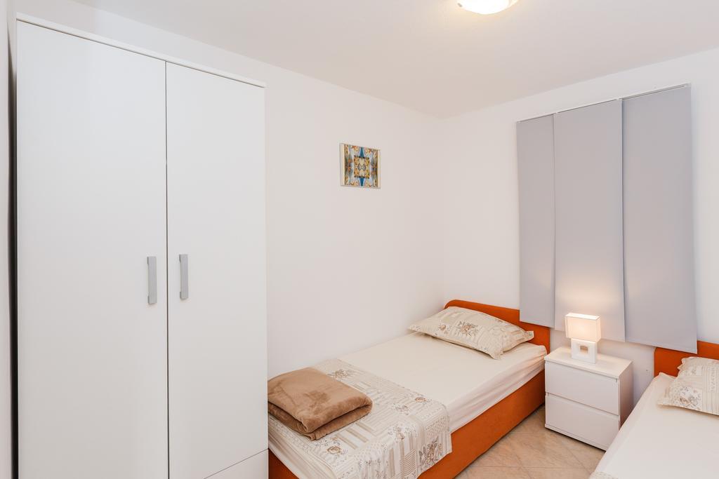 Apartments Viljac Trogir Kamer foto