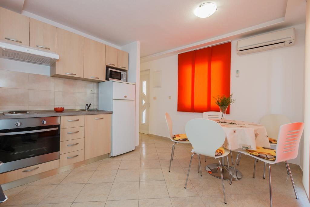 Apartments Viljac Trogir Kamer foto